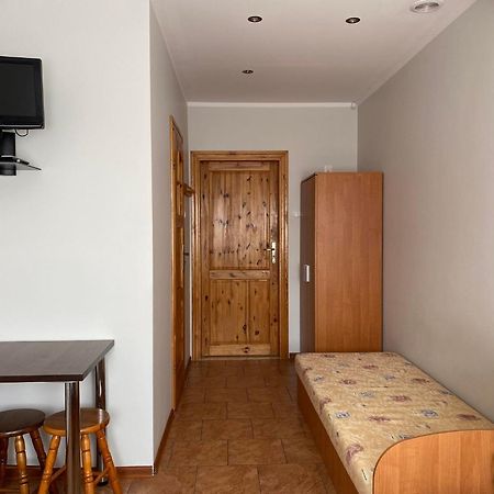 Pokoje Goscinne R10 Рева Екстериор снимка
